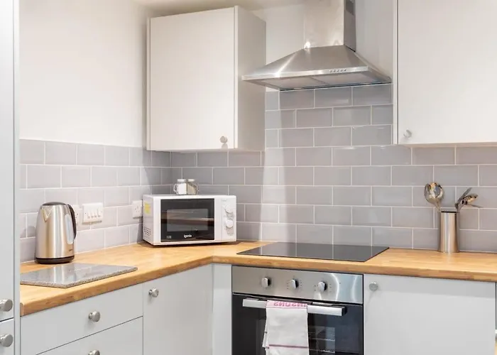 Cosy & Modern 1 Bed Apartment *